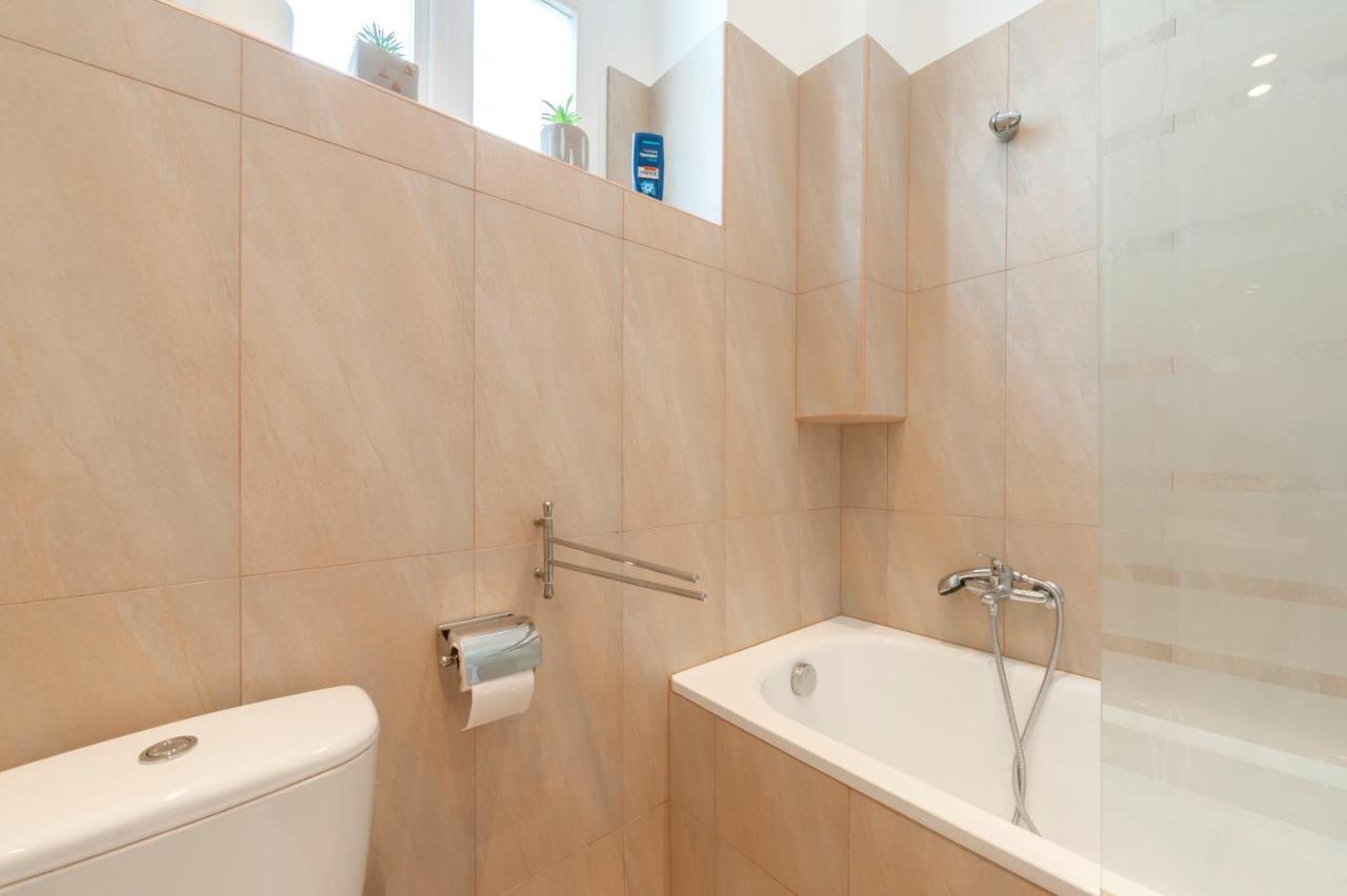 Opera & Basilica 2 Bedrooms With Balcony Budapest Bagian luar foto