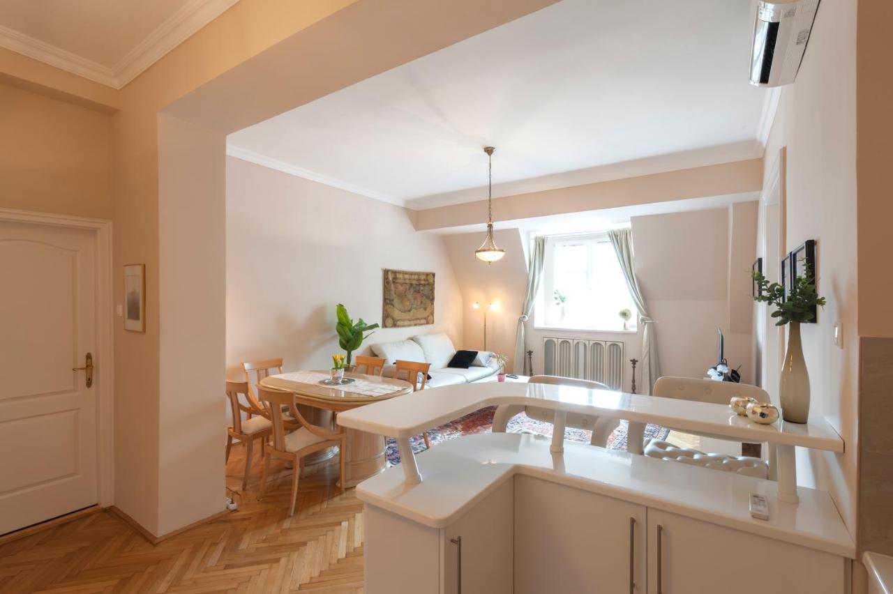 Opera & Basilica 2 Bedrooms With Balcony Budapest Bagian luar foto