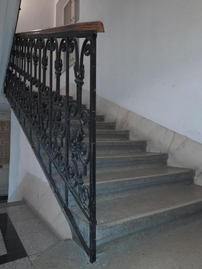 Opera & Basilica 2 Bedrooms With Balcony Budapest Bagian luar foto
